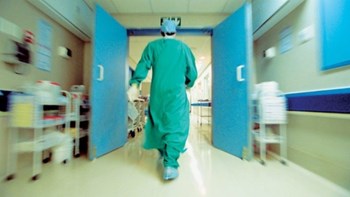 Γεγονός η πρώτη μεταμόσχευση νεφρού από μια οροθετική γυναίκα σε οροθετικό ασθενή