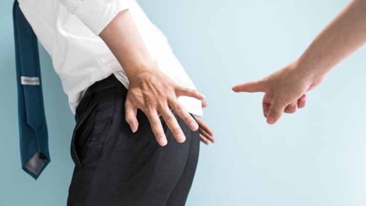 Μήνυσε τον προϊστάμενό του γιατί… αεριζόταν