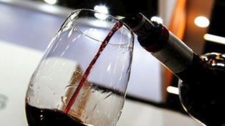 Έρευνα ανατρέπει όσα γνωρίζαμε: Ένα μπουκάλι κρασί αυξάνει τον κίνδυνο καρκίνου όσο πέντε τσιγάρα