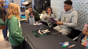 Είδε τον Αντετοκούνμπο από κοντά και έβαλε τα κλάματα – ΒΙΝΤΕΟ