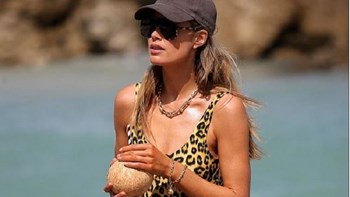 Η Doutzen Kroes με μαγιό σε παραλία του Μαϊάμι – ΦΩΤΟ ΒΙΝΤΕΟ