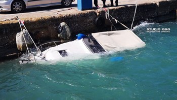 Βούλιαξε σκάφος στο Ναύπλιο από τους δυνατούς ανέμους – ΦΩΤΟ – ΒΙΝΤΕΟ