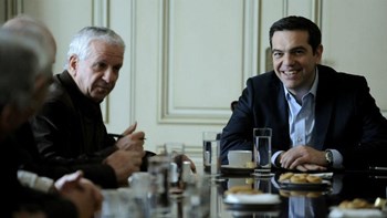 Τσίπρας σε συνταξιούχους: “Ναι” στις συντάξεις χηρείας και τις 120 δόσεις – “Όχι” στο δώρο Πάσχα