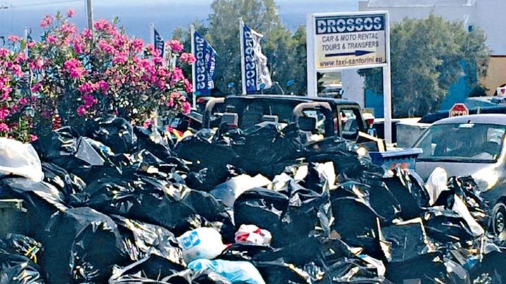 «Στη Σαντορίνη είμαστε πνιγμένοι στα σκουπίδια»