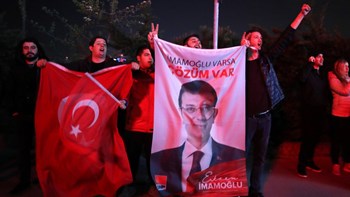 Την ανακοίνωση των αποτελεσμάτων απαιτεί ο Ιμάμογλου που κερδίζει την Κωνσταντινούπολη