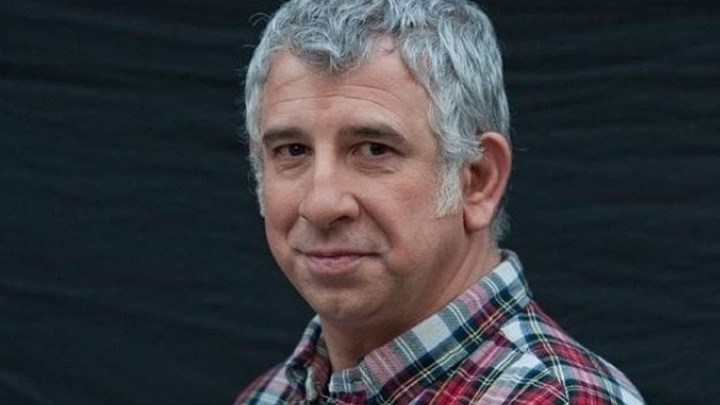 Η dream team του Πέτρου Φιλιππίδη για το «Ψύλλοι στα αυτιά»