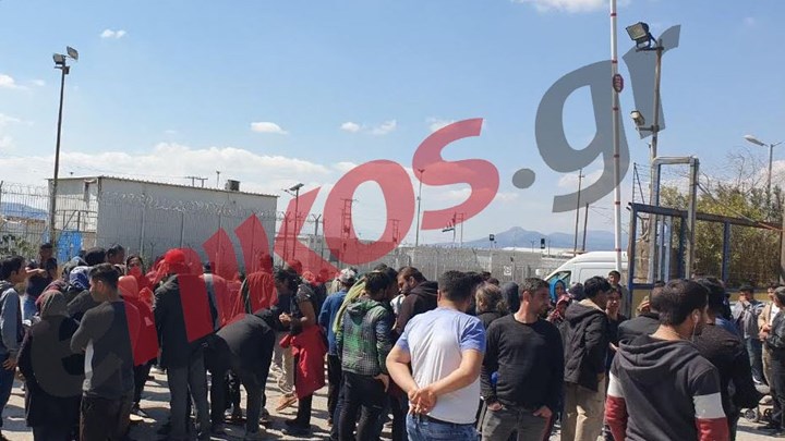 Διαμαρτυρία μεταναστών στον Σκαραμαγκά – ΦΩΤΟ αναγνώστη