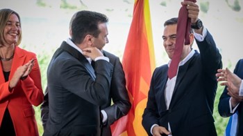 Η αποκάλυψη του Τσίπρα για τη γραβάτα που του χάρισε ο Ζάεφ