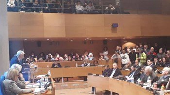 «Μπάχαλο» στο Δ.Σ. Θεσσαλονίκης για τους συμβασιούχους – Τι αποφασίστηκε