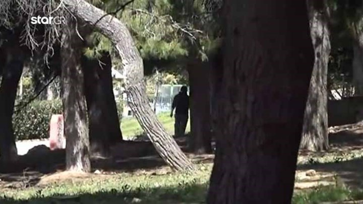 Συμμορία αλωνίζει στο Άλσος Βεΐκου – Χτυπούν γυναίκες και τις ληστεύουν – ΒΙΝΤΕΟ