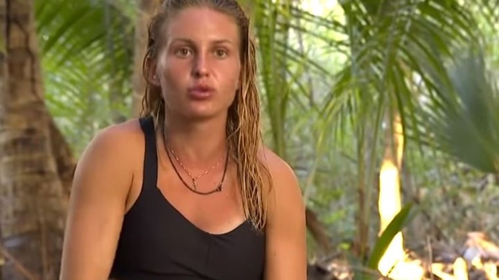 Survivor: Έξαλλη η Δαλάκα – Την κατηγορούν οι συμπαίκτες της ότι έκλεψε νερό – BINTEO