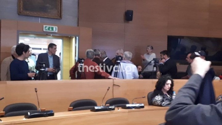 Αποδοκιμασίες πολιτών σε Βούτση για τη Συμφωνία των Πρεσπών – ΦΩΤΟ – ΒΙΝΤΕΟ