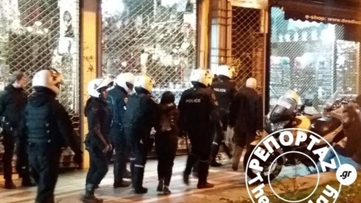 Συναγερμός στην πλατεία Ναυαρίνου – Μεγάλη κινητοποίηση της αστυνομίας – ΦΩΤΟ