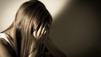 Σοκ στην Κρήτη: Σύντροφος, πεθερά και κουνιάδα κλείδωναν, χτυπούσαν και εξέδιδαν 25χρονη