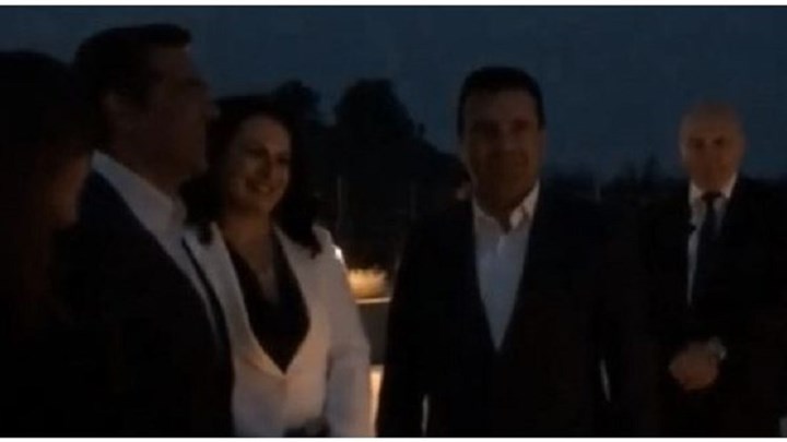 Νυχτερινή βόλτα για Τσίπρα-Ζάεφ και τις συζύγους τους στα Σκόπια-ΒΙΝΤΕΟ