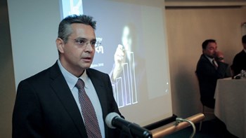 ΝΔ: Με ποια ιδιότητα μπαινόβγαινε ο Πετσίτης στο Μαξίμου;