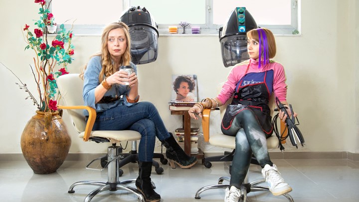 Οι…Κομμώτριες φωτογραφήθηκαν για το enikos.gr