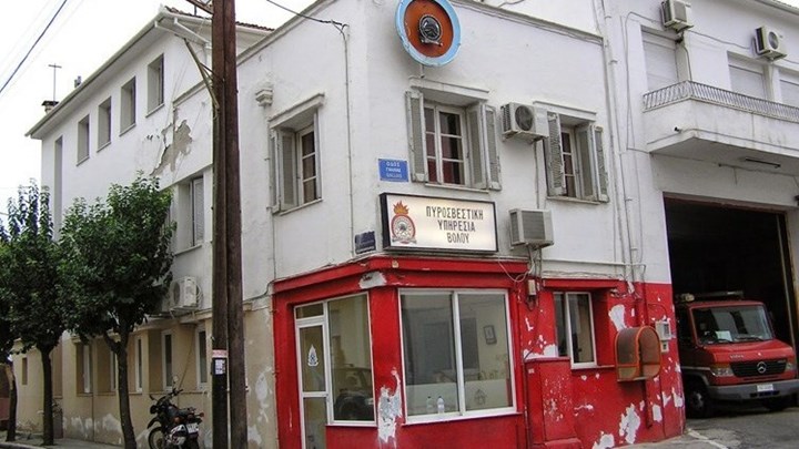 Παραλίγο τραγωδία στον Βόλο – Πυρκαγιά σε διαμέρισμα με ανήλικα παιδιά