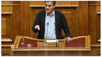 Τσακαλώτος: Το νομοσχέδιο για την προστασία της πρώτης κατοικίας βοηθάει να «πρασινίσουν» τα «κόκκινα» δάνεια
