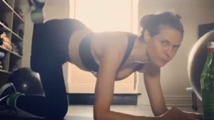 Η Χάιντι Κλουμ γυμνάζεται και προκαλεί…εγκεφαλικά – ΒΙΝΤΕΟ