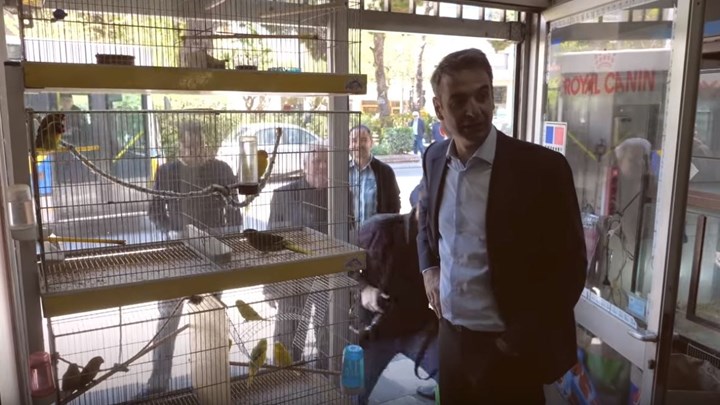 Το αστείο του Μητσοτάκη για τον παπαγάλο: Αν του πω ψήφισε Κυριάκο θα το πει; – ΒΙΝΤΕΟ