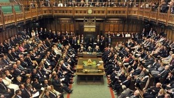 Η Βουλή των Κοινοτήτων ενέκρινε νόμο για να αποτραπεί το Brexit χωρίς συμφωνία