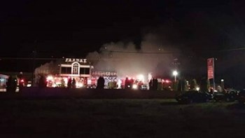 Υπό μερικό έλεγχο η πυρκαγιά σε εργοστάσιο ζαχαροπλαστικής στο Σιδηρόκαστρο Σερρών