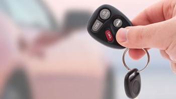 Ζήτησε να “τεστάρει” αυτοκίνητο, το πήρε και… εξαφανίστηκε