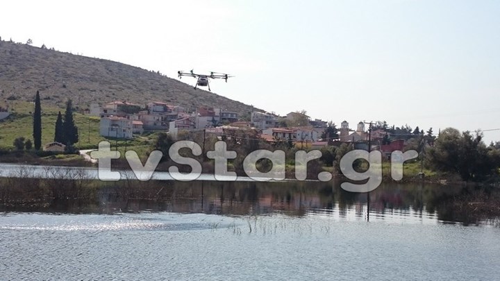 Ψεκασμοί με drone σε πλημμυρισμένες περιοχές στη Χαλκίδα – Γέμισαν με βατράχια οι δρόμοι και τα σπίτια – ΦΩΤΟ-ΒΙΝΤΕΟ