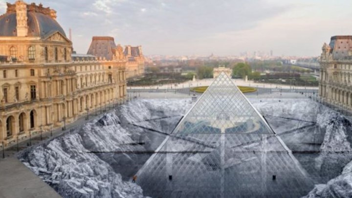 “Εξαφανίστηκε” η Πυραμίδα του Λούβρου – ΒΙΝΤΕΟ