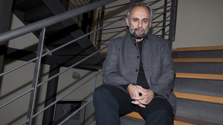 Ο Χατζάκης ανεβάζει το «Χάρολντ και Μοντ» στον «Νέο Ακάδημο»