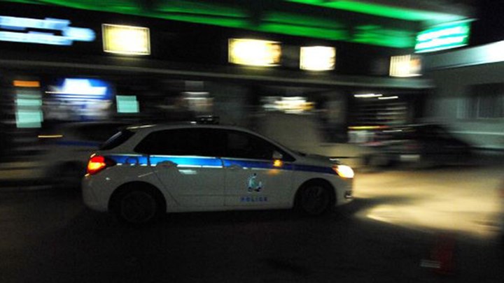 Νύχτα τρόμου στα Εξάρχεια – Επίθεση με μαχαίρι δέχθηκε κλιμάκιο του Λιμενικού – Δύο τραυματίες