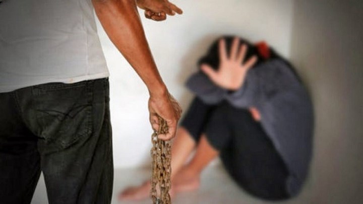 Σήμερα απολογείται η οικογένεια που εξέδιδε την 25χρονη στην Κρήτη