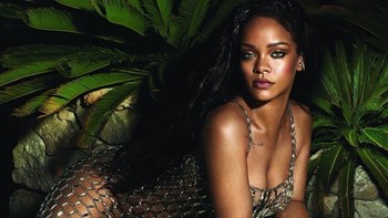 «Κολάζει» η Ριάνα με το διάφανο baby doll – ΦΩΤΟ