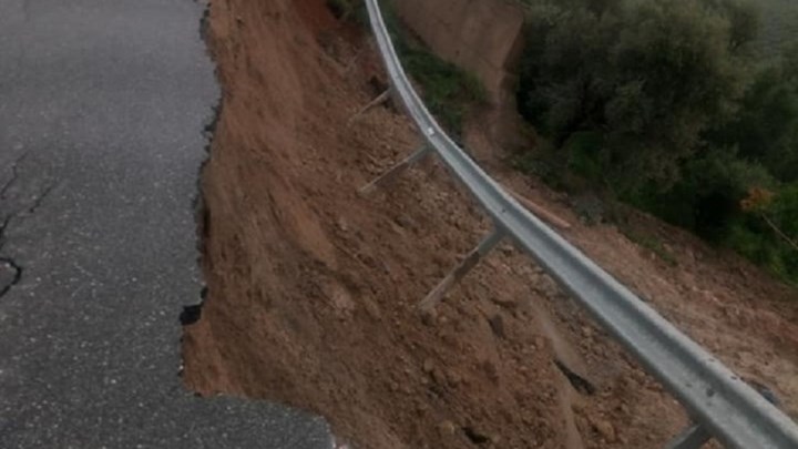 Η κακοκαιρία “χτυπά” ξανά την Κρήτη – Κατολισθήσεις, κλειστοί δρόμοι και πλημμυρισμένες γέφυρες – ΦΩΤΟ – ΒΙΝΤΕΟ
