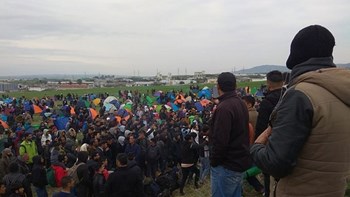 Αποχωρούν οι πρώτοι πρόσφυγες από τα Διαβατά – ΒΙΝΤΕΟ