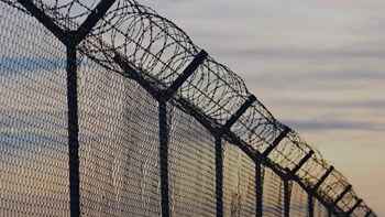 Άρθρο Σταύρου Λυγερού: Αποθήκη ψυχών και Διαβατά – Πως συρρικνώνεται η παράνομη μετανάστευση