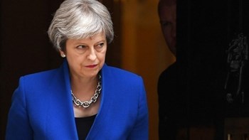 Την στήριξη των Εργατικών προσπαθεί να κερδίσει η Μέι – Τι τους προτείνει