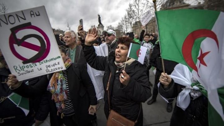 Αλγερία: Το κοινοβούλιο συνεδριάζει την Τρίτη για να ορίσει μεταβατικό πρόεδρο