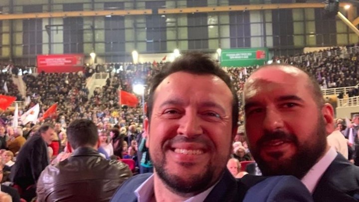 Πήραν “φωτιά” τα κινητά στο Γαλάτσι – Οι selfies της εκδήλωσης του ΣΥΡΙΖΑ – ΦΩΤΟ