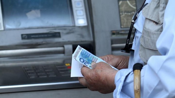 Είναι επίσημο: Νωρίτερα η πληρωμή των συντάξεων Μαΐου – Αναλυτικά οι ημερομηνίες