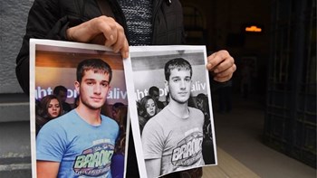 Λύγισε η μητέρα του Βαγγέλη Γιακουμάκη: Όλοι είναι εδώ ζωντανοί και το παιδί μου στο χώμα