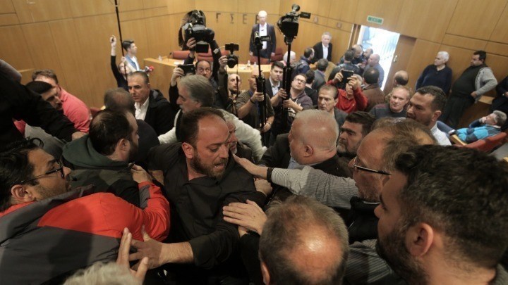 Μαίνεται η κόντρα ανάμεσα σε ΓΣΕΕ και ΠΑΜΕ – ΒΙΝΤΕΟ