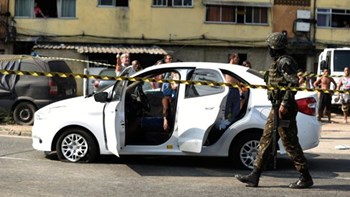 Βραζιλιάνοι στρατιώτες «γάζωσαν» με σφαίρες λάθος αυτοκίνητο και σκότωσαν τον οδηγό