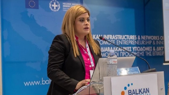 “Βροχή” οι προσλήψεις στο γραφείο της υφυπουργού Μακεδονίας-Θράκης