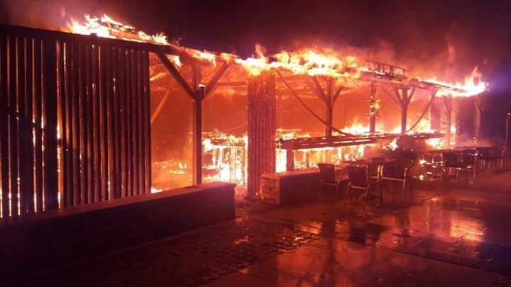 Κάηκε ολοσχερώς μπαρ στη Χαλκιδική