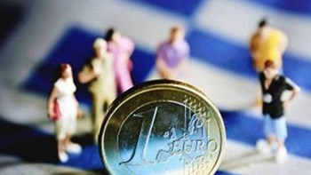Ελληνική οικονομία: Δύο βήματα μπρος, ένα και ενενήντα πίσω