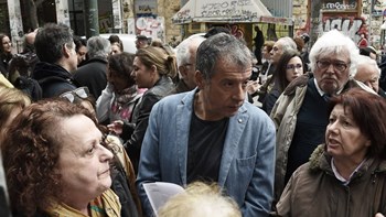 Οι 20 φράσεις που είπαν οι κάτοικοι των Εξαρχείων στον Σταύρο Θεοδωράκη