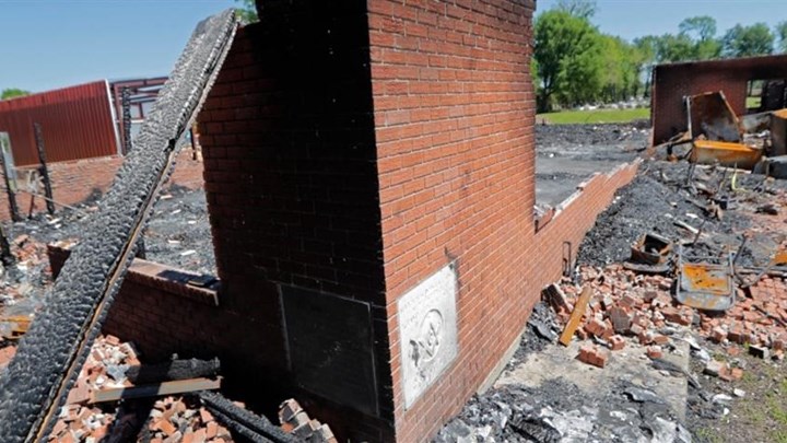 Χειροπέδες σε 21χρονο που έκαιγε εκκλησίες Αφροαμερικανών  – ΦΩΤΟ