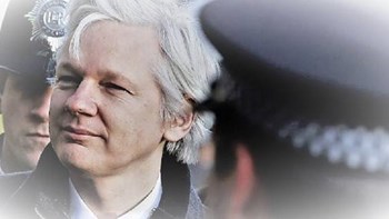 Πώς βρέθηκε ο Mr. Wikileaks στα χέρια των διωκτών του